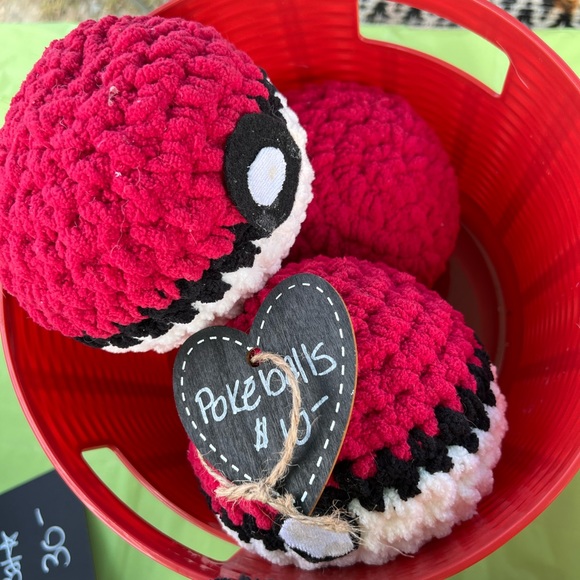 NWOT Unhinged Crochet Handcrafted Crochet Hats, Bats, This & Thats - Picture 6 of 16